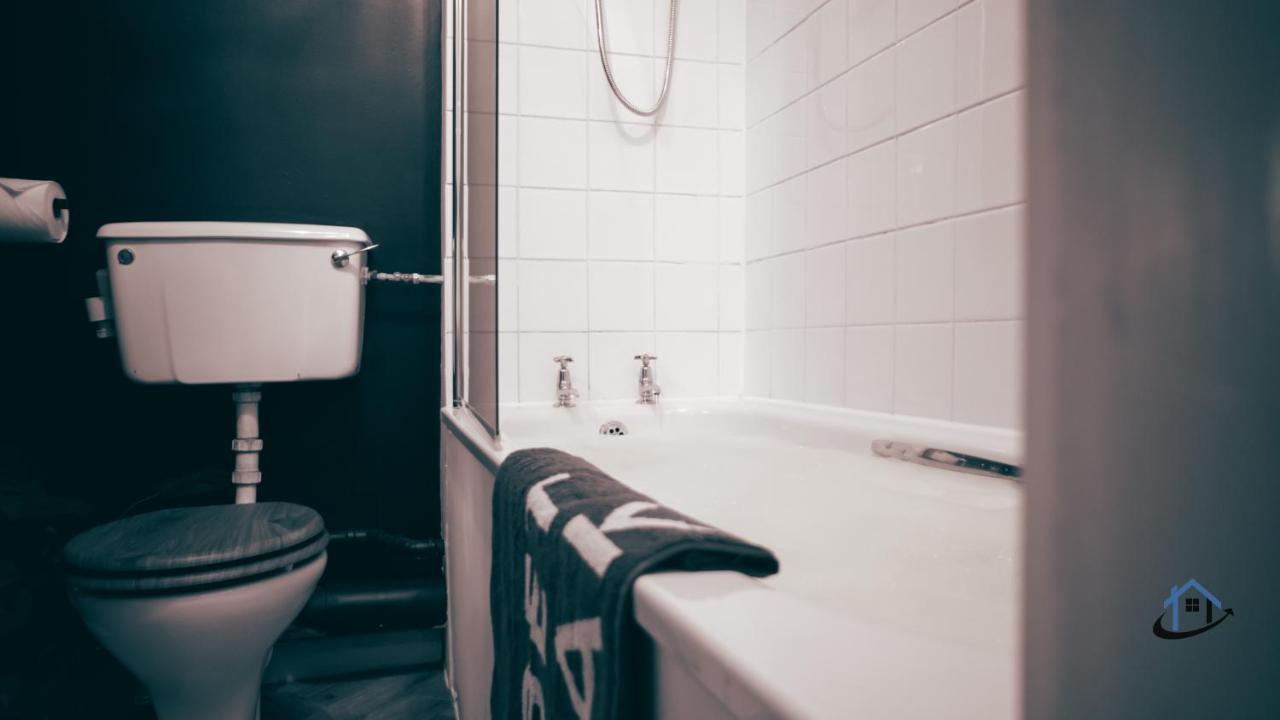 Flat 1 - King Bed, Parking, Workspace, Wi-Fi, Corporates Nottingham Bagian luar foto