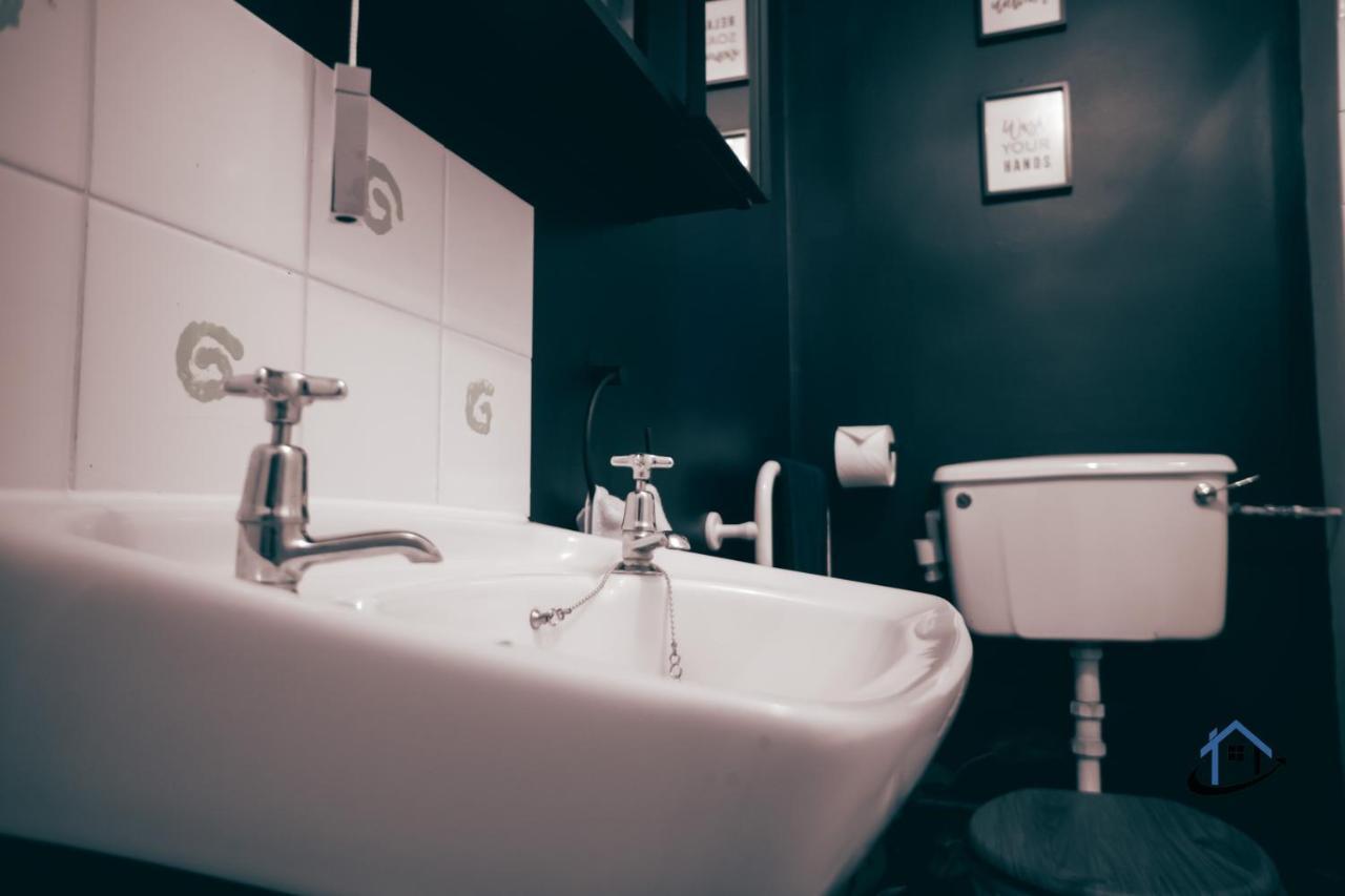 Flat 1 - King Bed, Parking, Workspace, Wi-Fi, Corporates Nottingham Bagian luar foto
